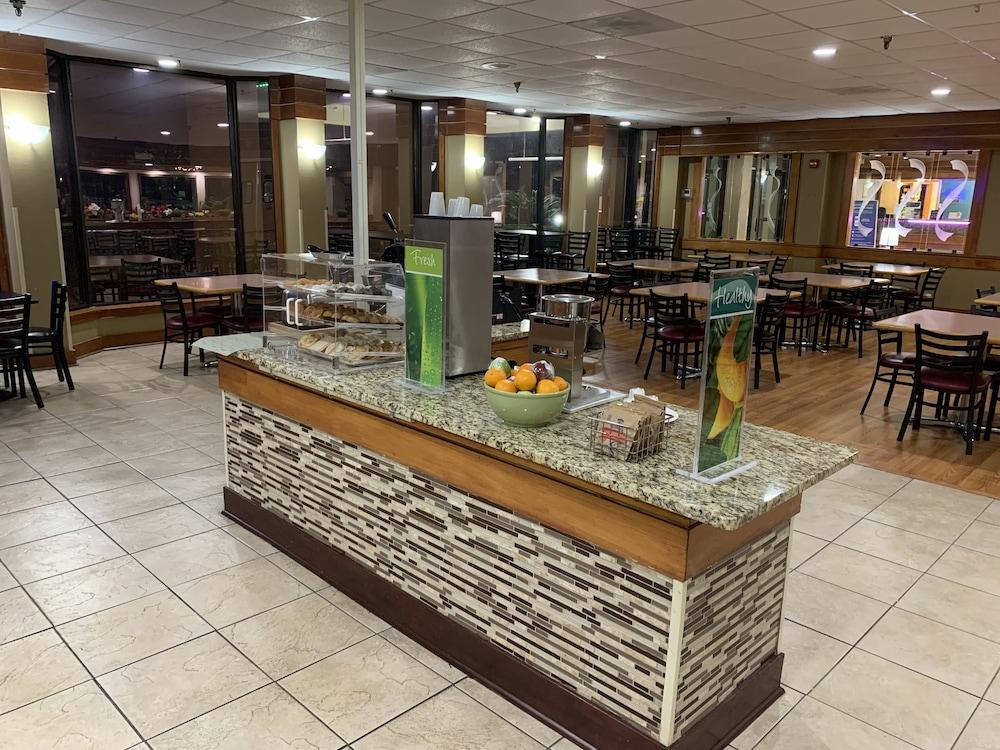Quality Inn & Suites Pensacola Bayview Ferry Pass Esterno foto
