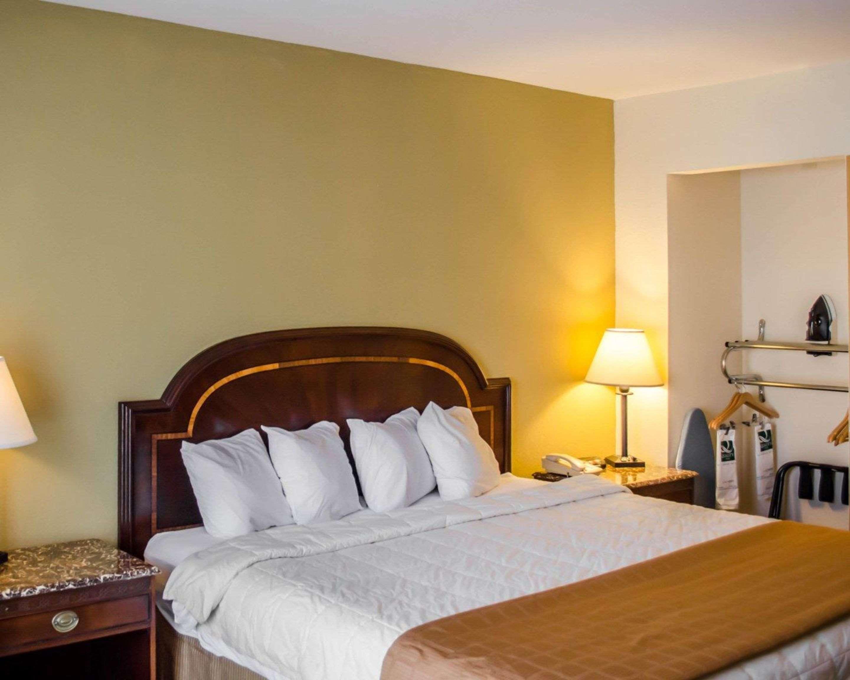 Quality Inn & Suites Pensacola Bayview Ferry Pass Esterno foto