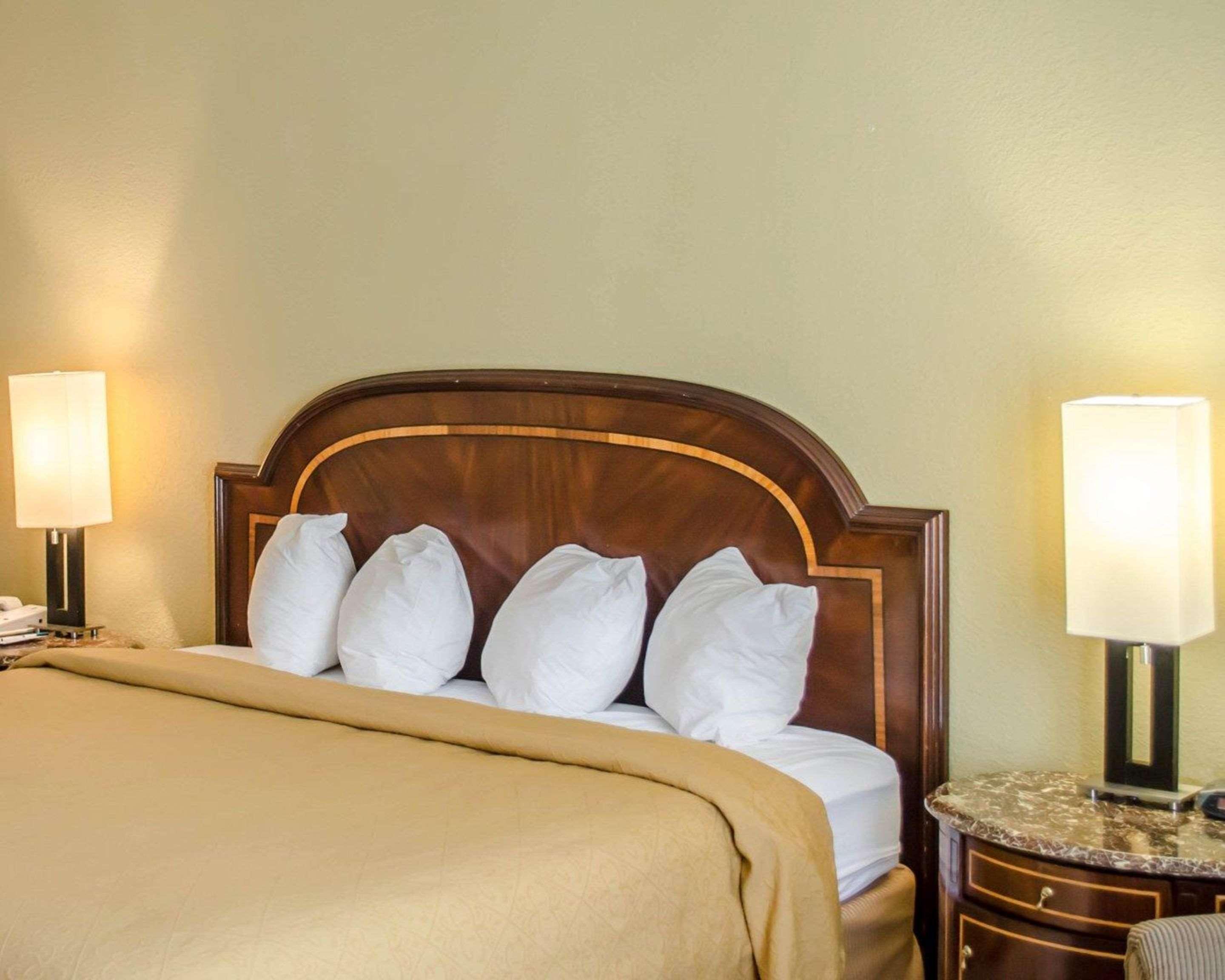 Quality Inn & Suites Pensacola Bayview Ferry Pass Esterno foto