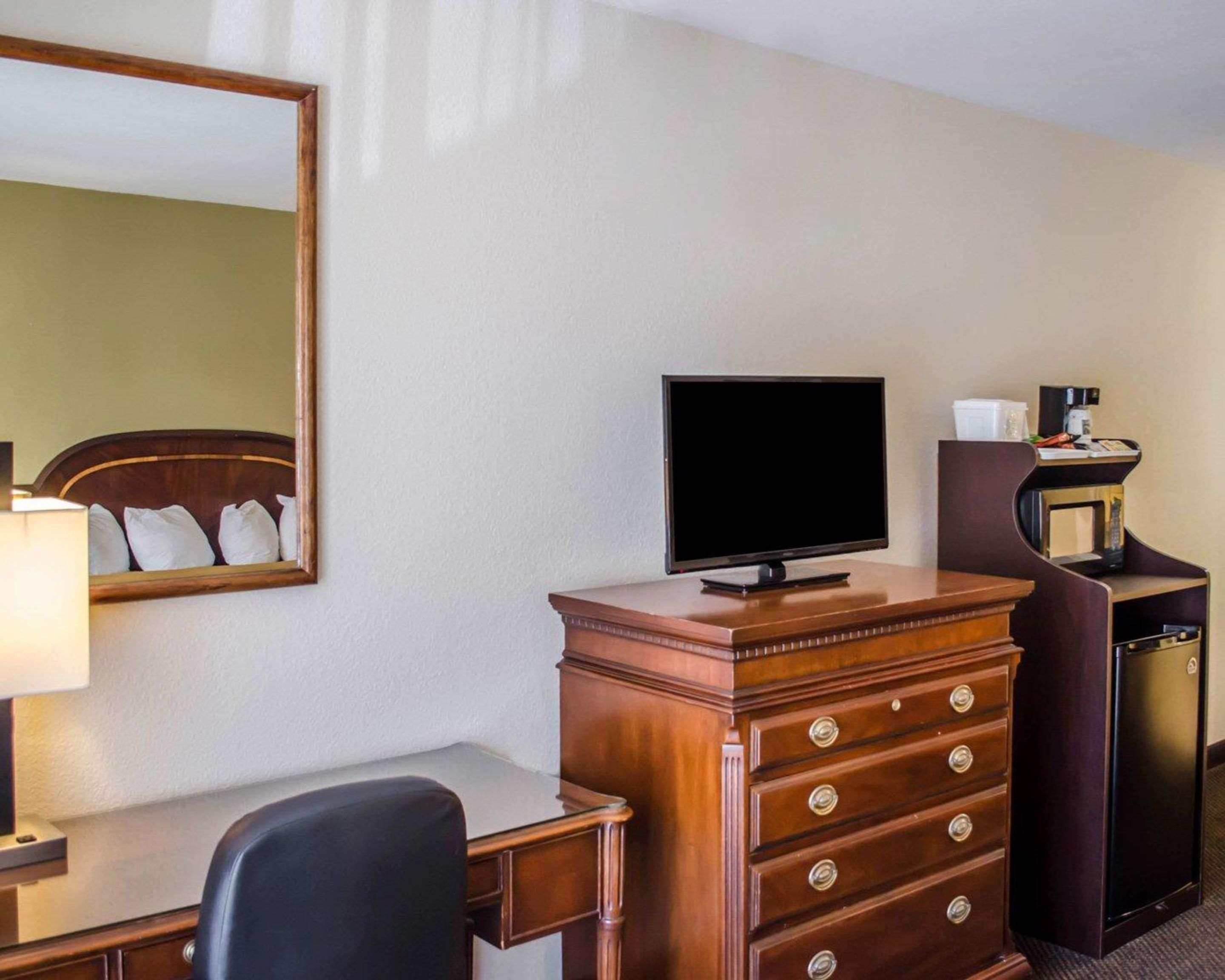 Quality Inn & Suites Pensacola Bayview Ferry Pass Esterno foto