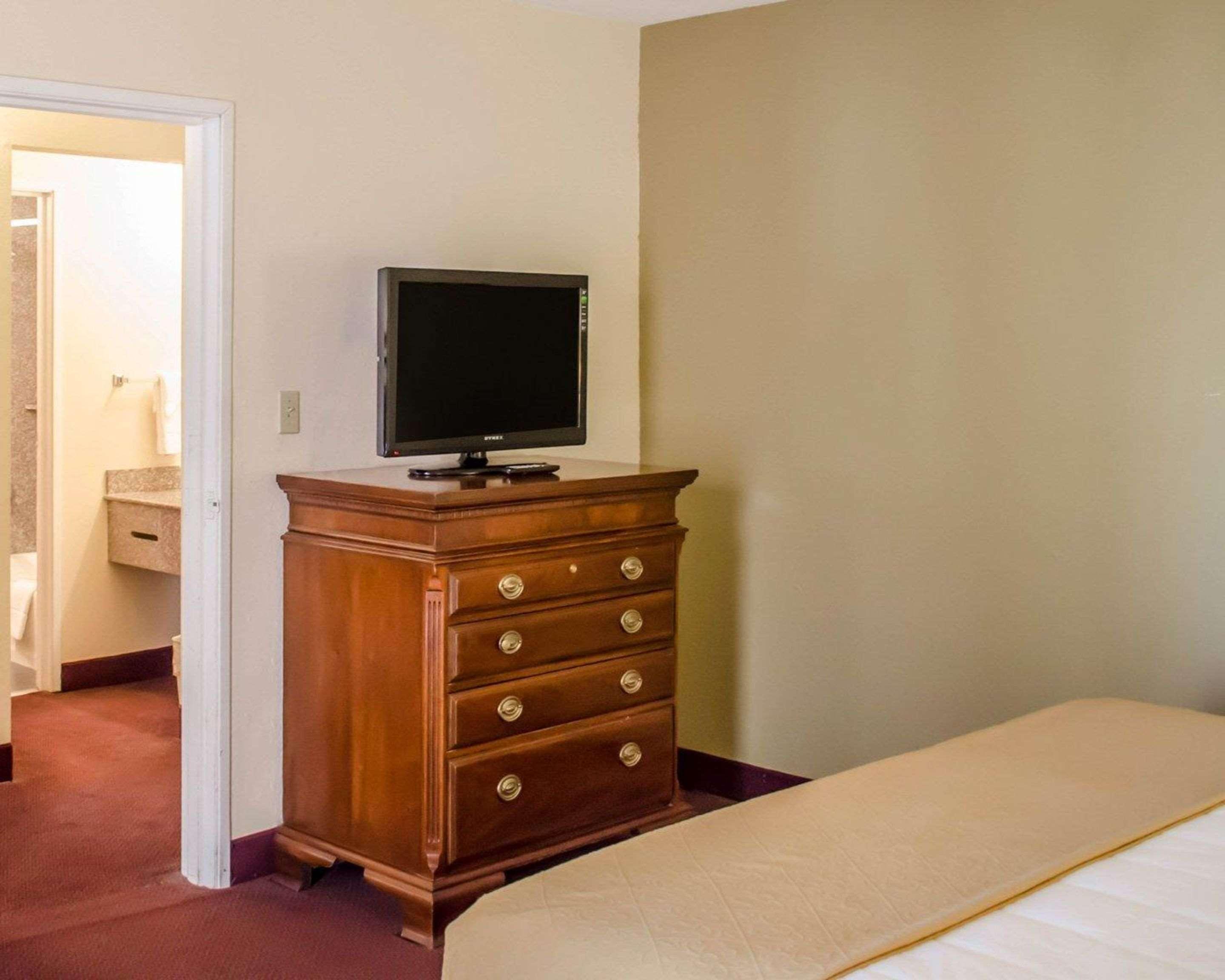 Quality Inn & Suites Pensacola Bayview Ferry Pass Esterno foto