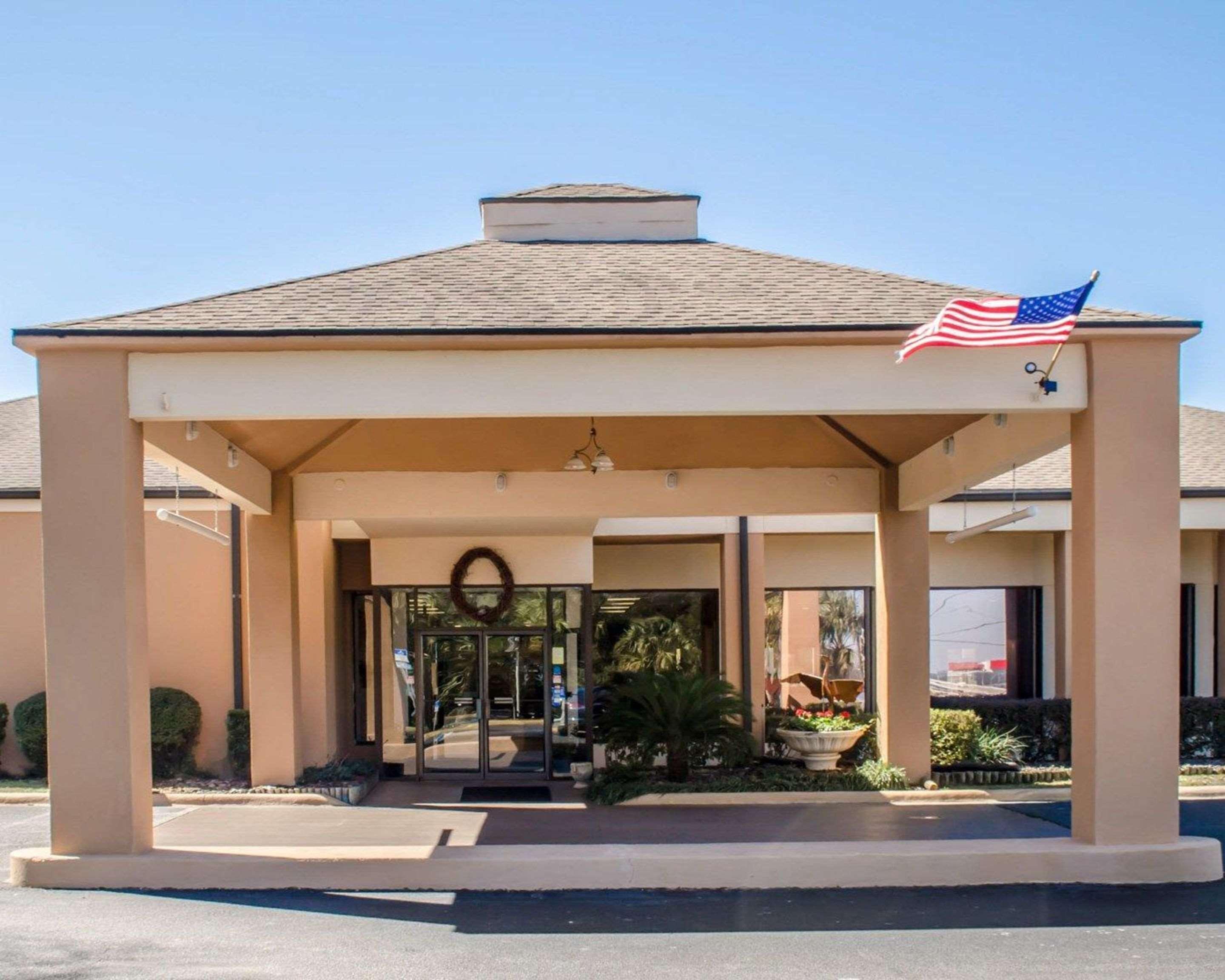 Quality Inn & Suites Pensacola Bayview Ferry Pass Esterno foto