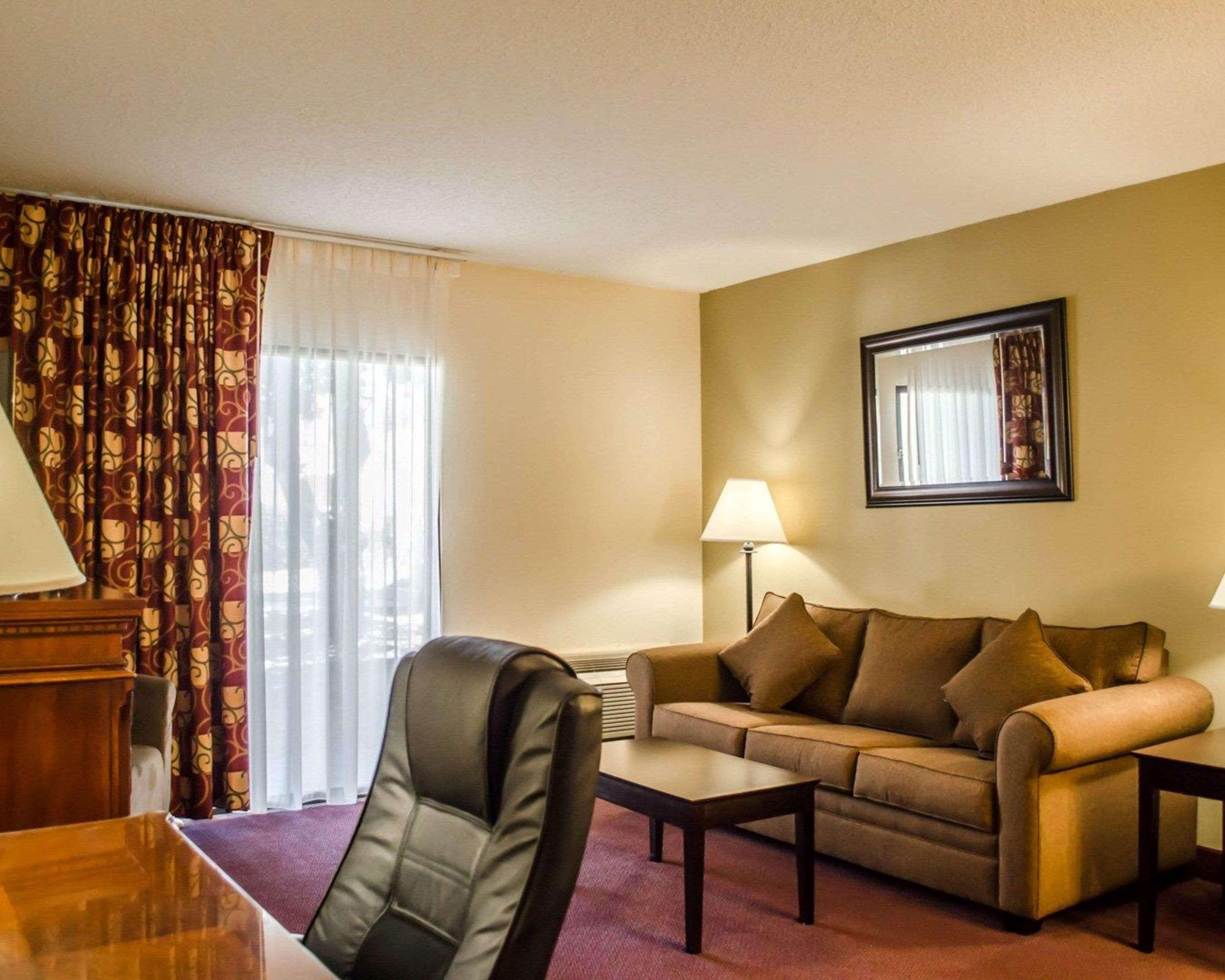 Quality Inn & Suites Pensacola Bayview Ferry Pass Esterno foto