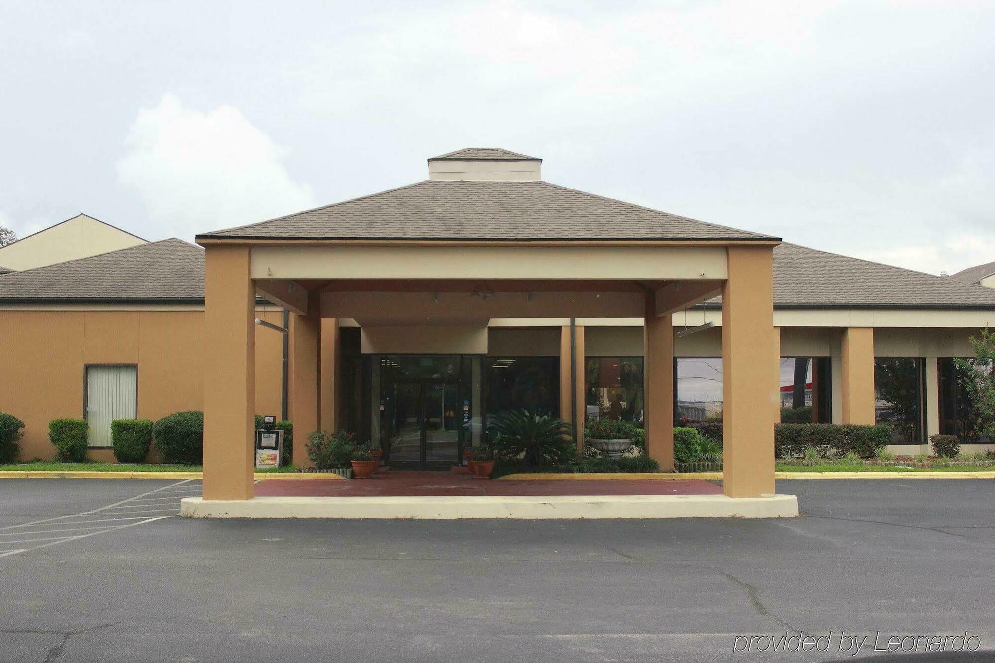 Quality Inn & Suites Pensacola Bayview Ferry Pass Esterno foto