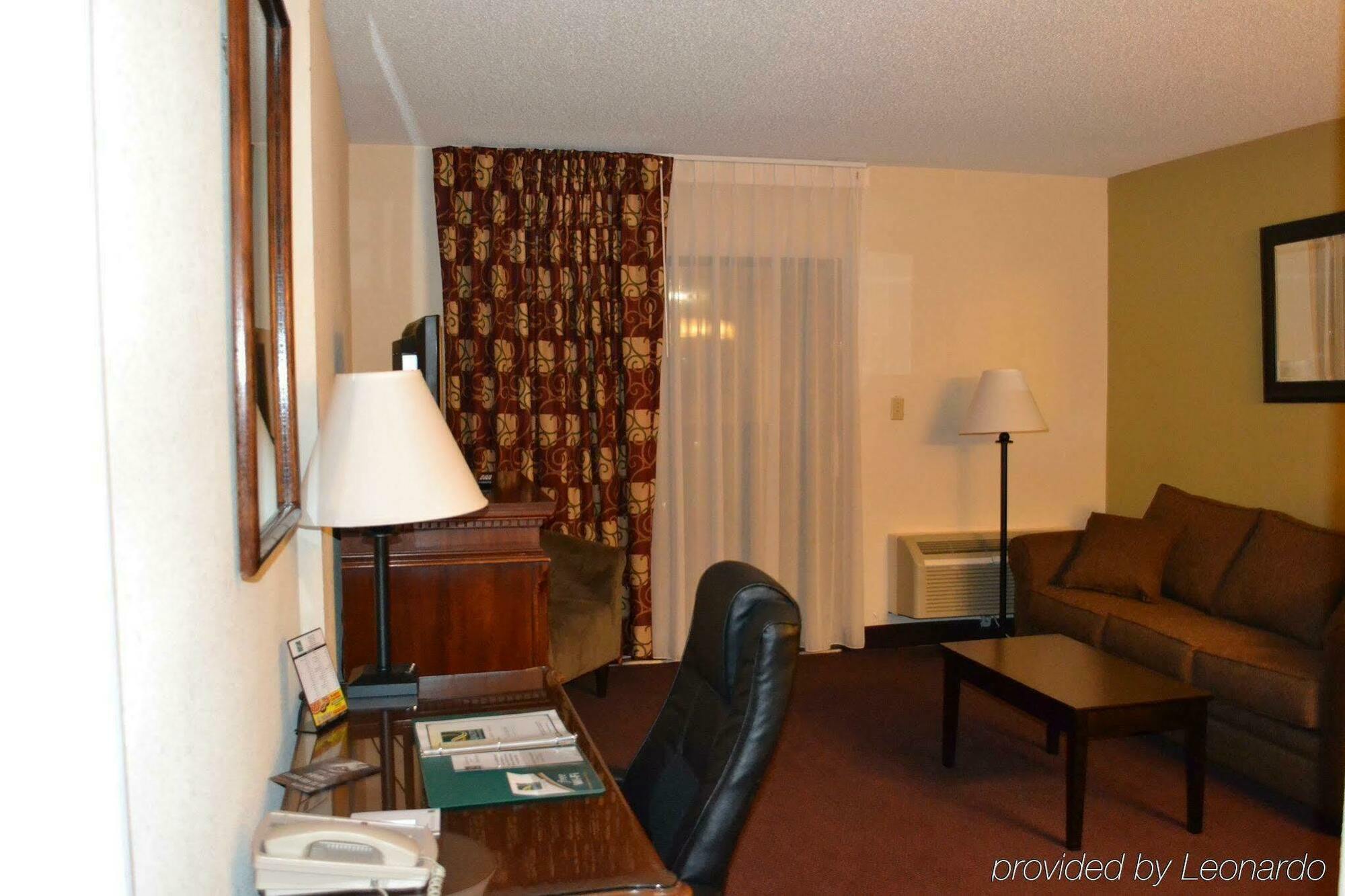 Quality Inn & Suites Pensacola Bayview Ferry Pass Esterno foto
